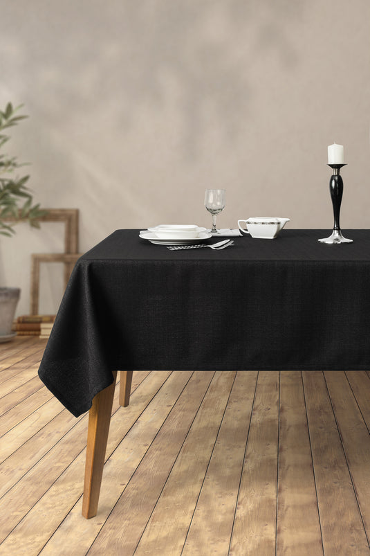 Grande Black Tablecloth 150x220